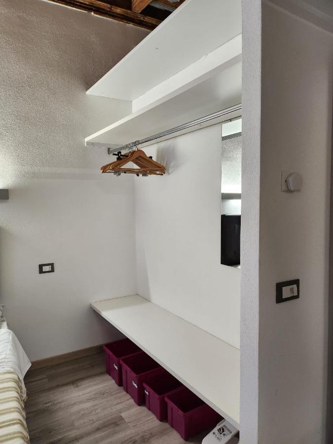 Mansarde & Suite Maison 1706 Lago Orta Borgomanero Buitenkant foto