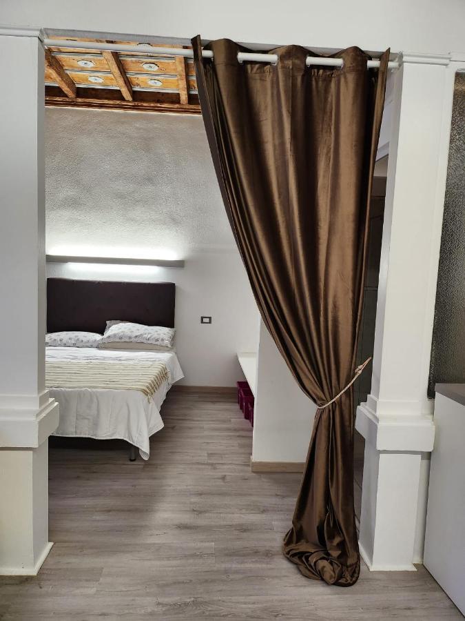 Mansarde & Suite Maison 1706 Lago Orta Borgomanero Buitenkant foto