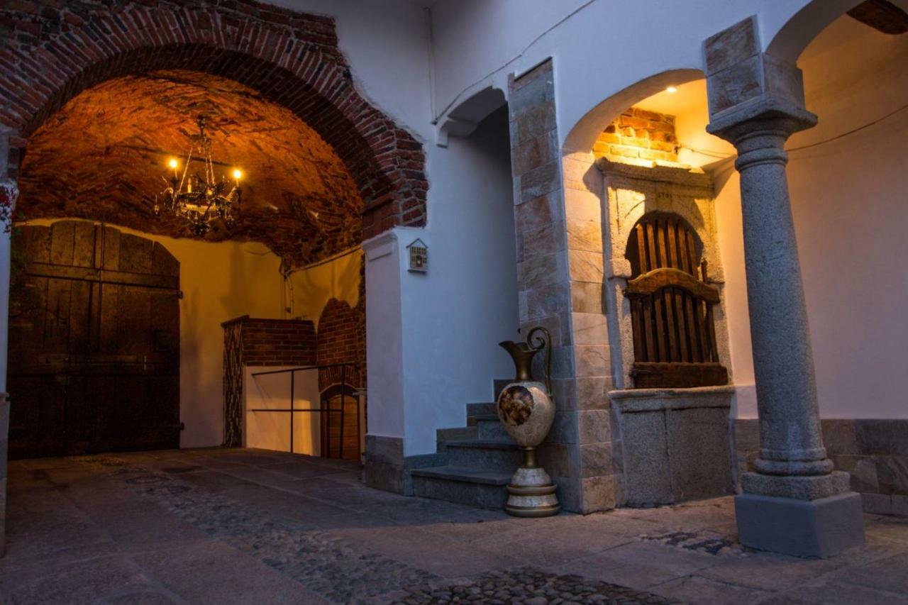 Mansarde & Suite Maison 1706 Lago Orta Borgomanero Buitenkant foto