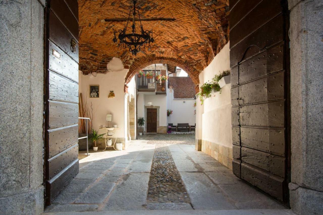Mansarde & Suite Maison 1706 Lago Orta Borgomanero Buitenkant foto