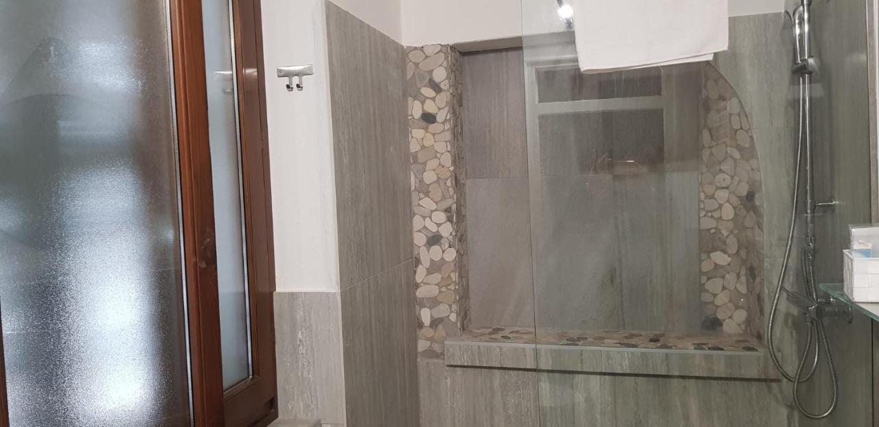 Mansarde & Suite Maison 1706 Lago Orta Borgomanero Buitenkant foto