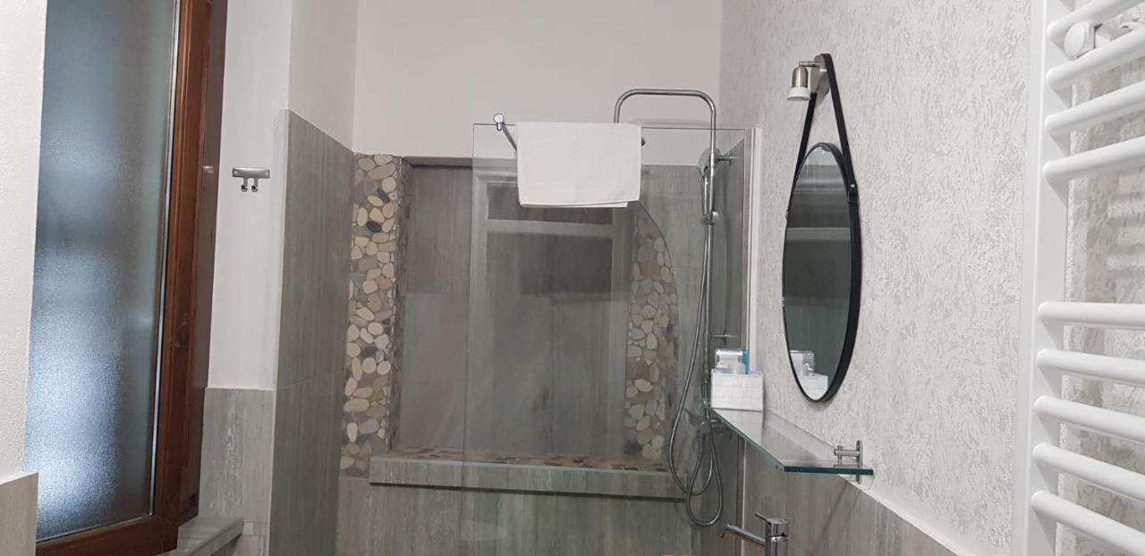 Mansarde & Suite Maison 1706 Lago Orta Borgomanero Buitenkant foto