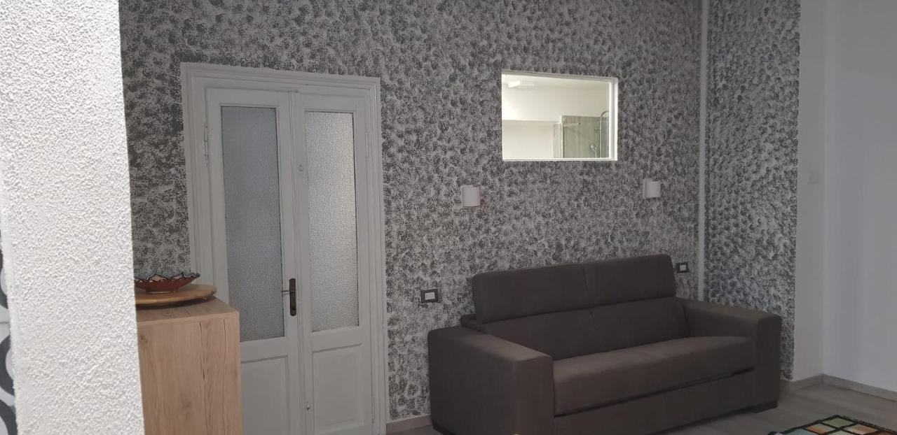 Mansarde & Suite Maison 1706 Lago Orta Borgomanero Buitenkant foto