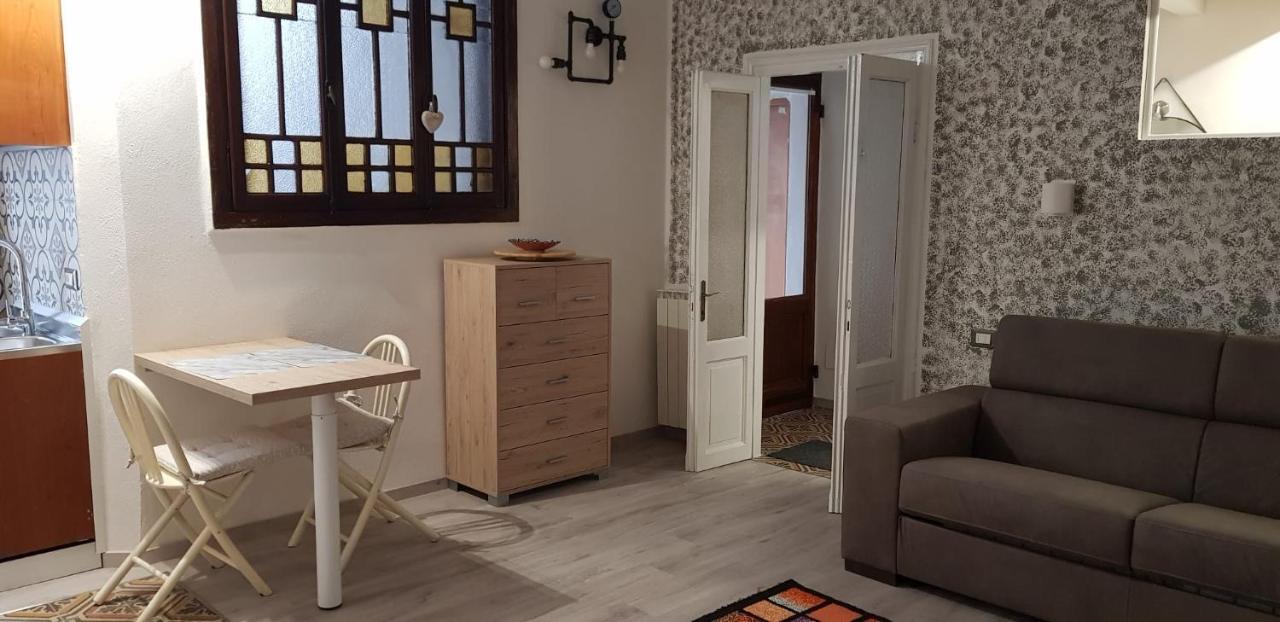 Mansarde & Suite Maison 1706 Lago Orta Borgomanero Buitenkant foto